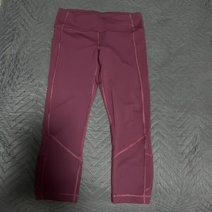 Capris Lululemon leggings, size 6 burgundy